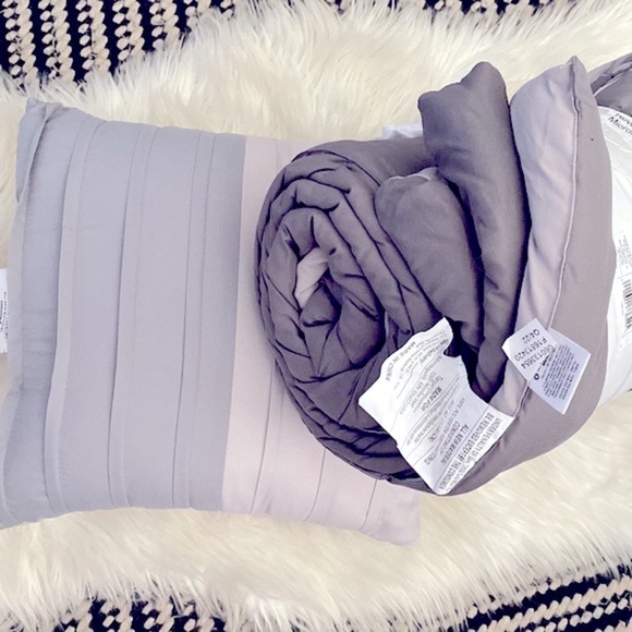 NWT Room essentials gray on gray comforter & throw pillow - Picture 5 of 6